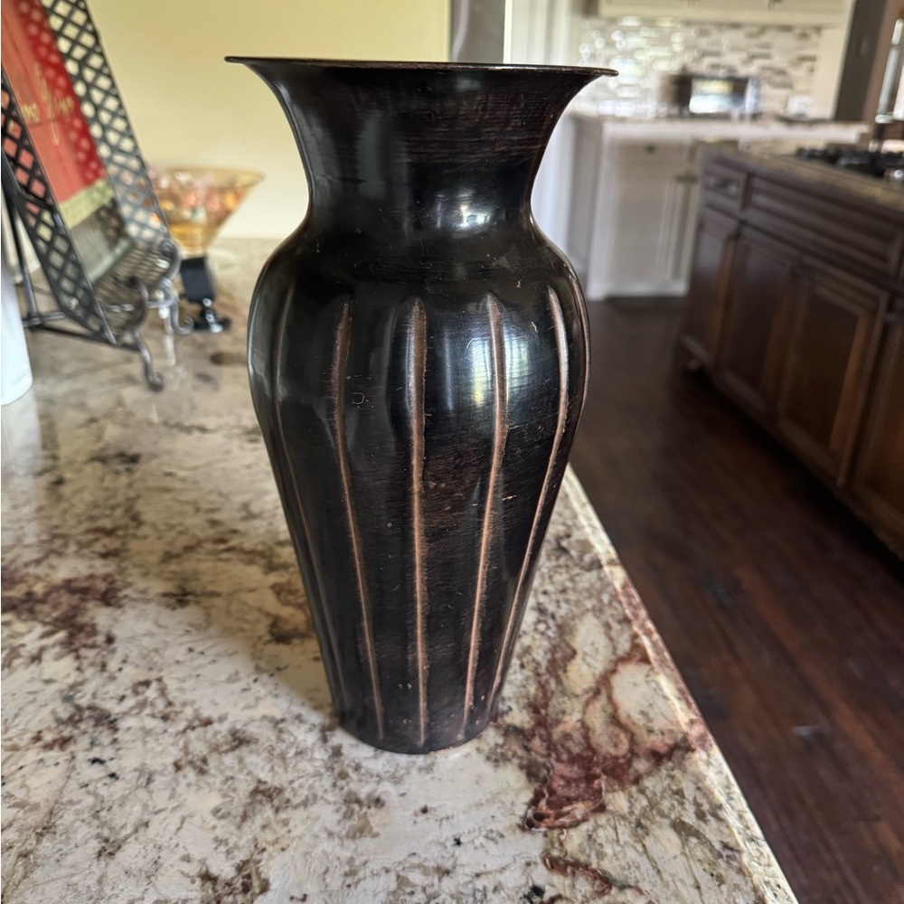 Elegant Black and Brown Vase
